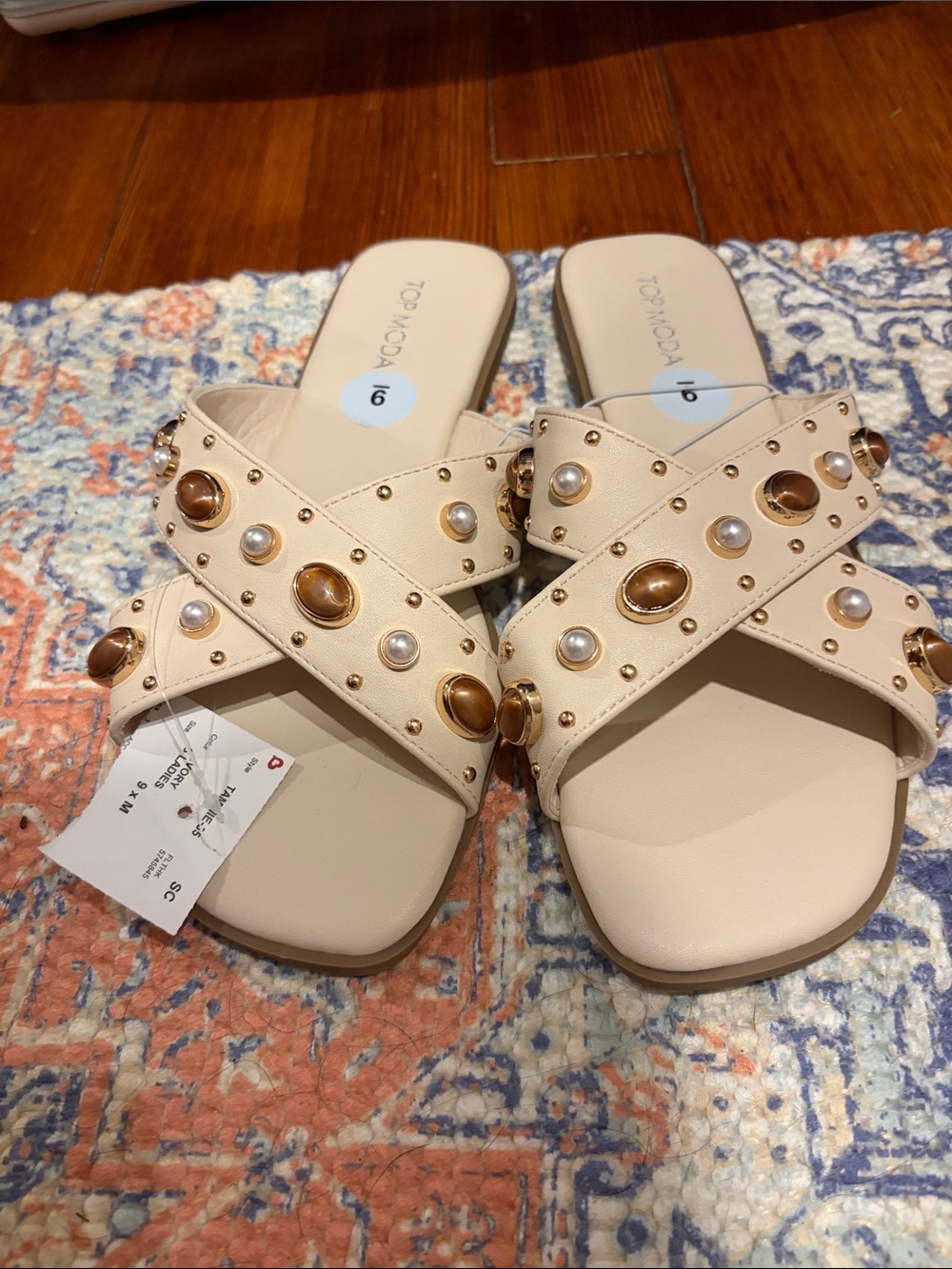 NWT TOP Moda Cream Crossband Slide Sandals
